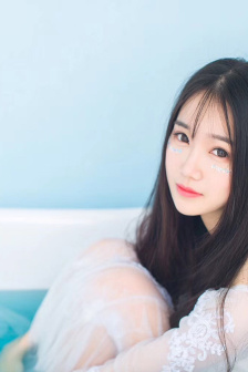 两腿间花蒂被吸得肿了视频